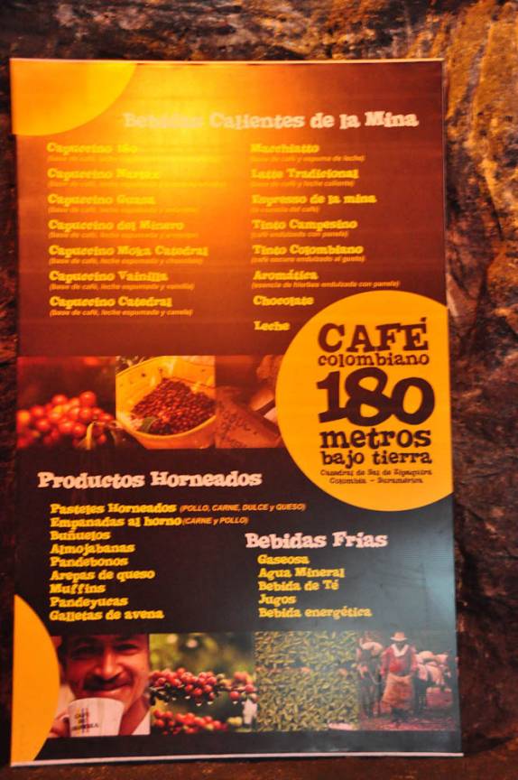 O bom café colombiano sendo vendido 180 metros abaixo da terra! (em Zipaquirá, próximo à Bogotá, na Colômbia)
